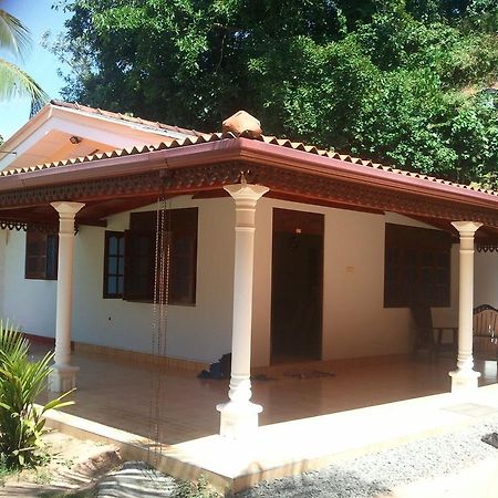 Damith Tourist Inn Мириса Екстериор снимка