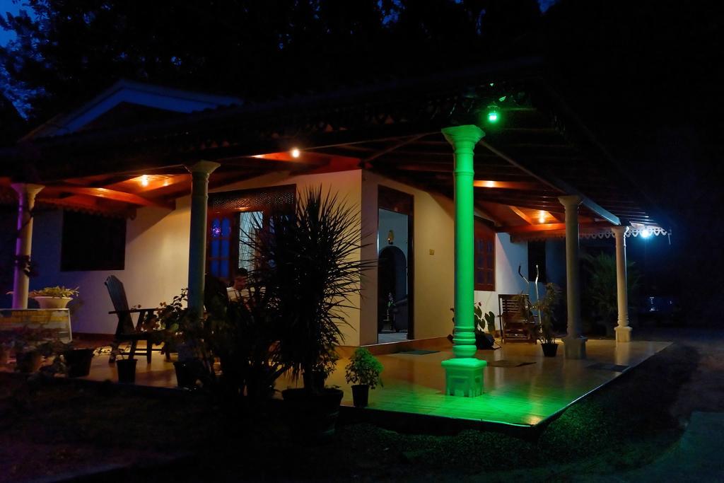 Damith Tourist Inn Мириса Екстериор снимка