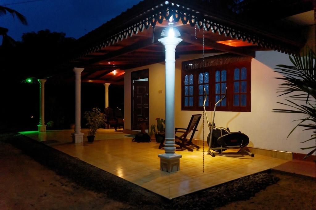 Damith Tourist Inn Мириса Екстериор снимка