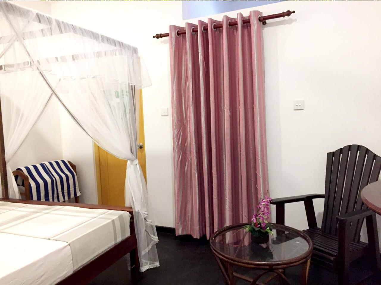 Damith Tourist Inn Мириса Екстериор снимка